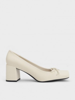 Charles & Keith Bow Square-Tå Pumps Pisket Krem | QSHFP0543