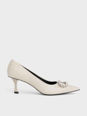 Charles & Keith Gem-Embellished Patent Lær Pumps Hvite | ATEBU8612