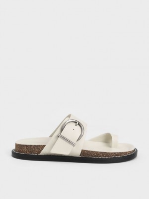 Charles & Keith Metallic Spenne Tå-Ring Flate Sandaler Hvite | ONCYS3540