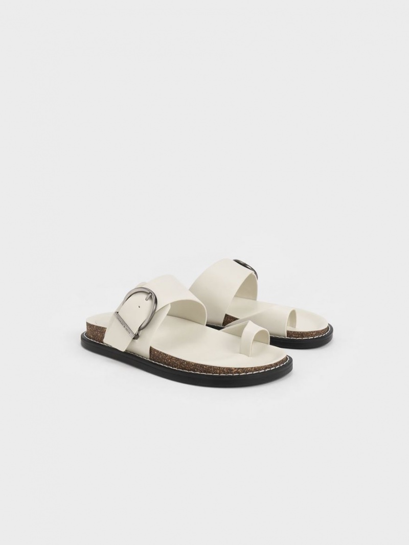 Charles & Keith Metallic Spenne Tå-Ring Flate Sandaler Hvite | ONCYS3540