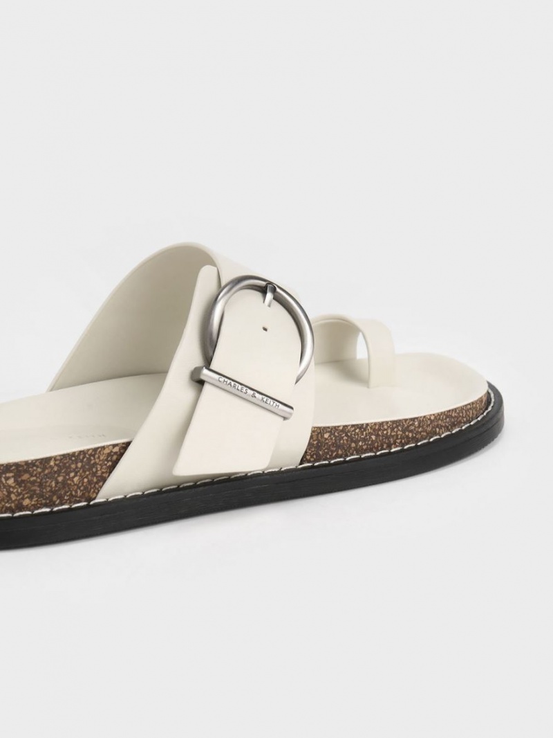 Charles & Keith Metallic Spenne Tå-Ring Flate Sandaler Hvite | ONCYS3540