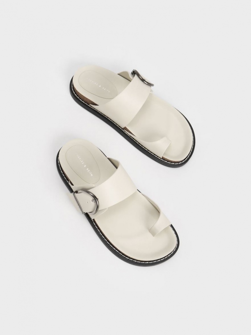 Charles & Keith Metallic Spenne Tå-Ring Flate Sandaler Hvite | ONCYS3540